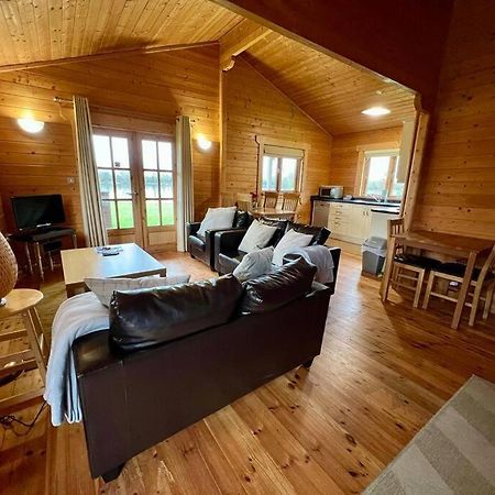 Lilly Lodge, Lake Pochard South Cerney Εξωτερικό φωτογραφία