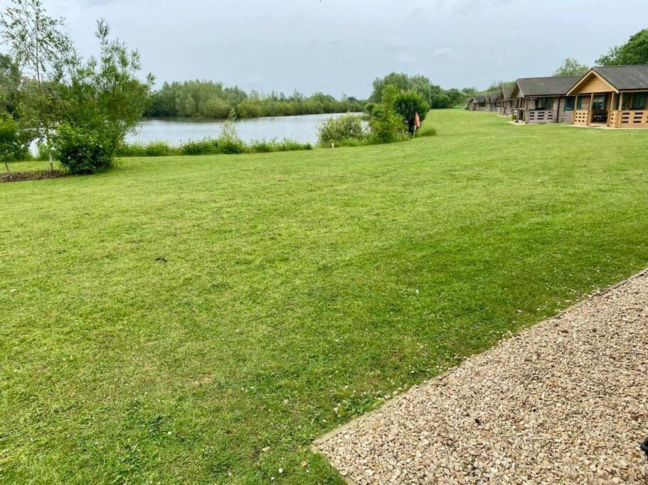 Lilly Lodge, Lake Pochard South Cerney Εξωτερικό φωτογραφία