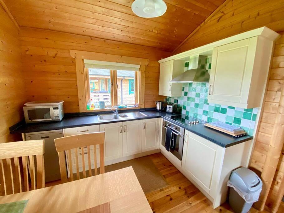 Lilly Lodge, Lake Pochard South Cerney Εξωτερικό φωτογραφία