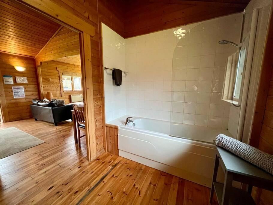 Lilly Lodge, Lake Pochard South Cerney Εξωτερικό φωτογραφία