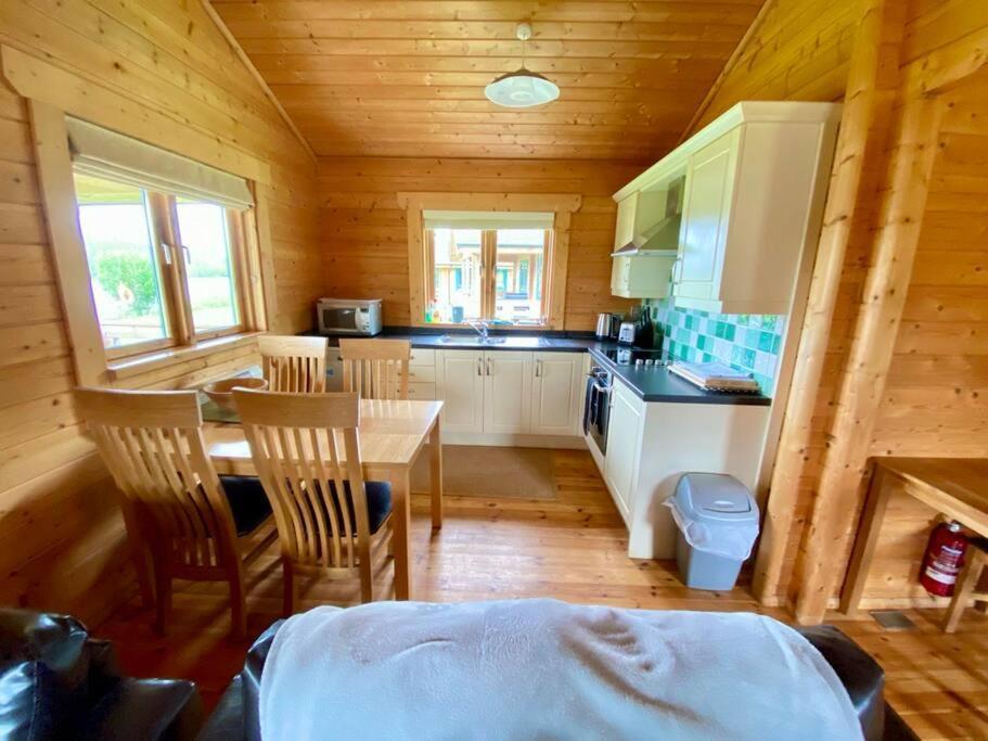 Lilly Lodge, Lake Pochard South Cerney Εξωτερικό φωτογραφία
